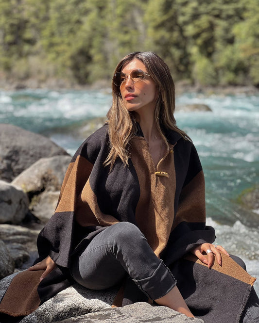 Poncho Lenga | Negro y Camel