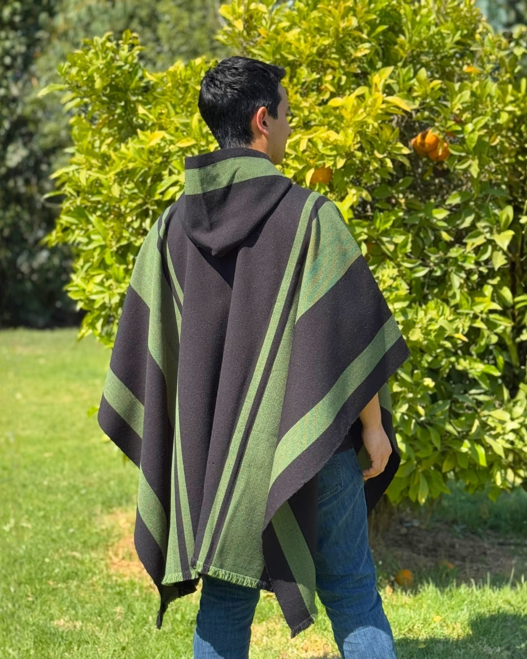 Poncho Ciprés | Negro y Verde