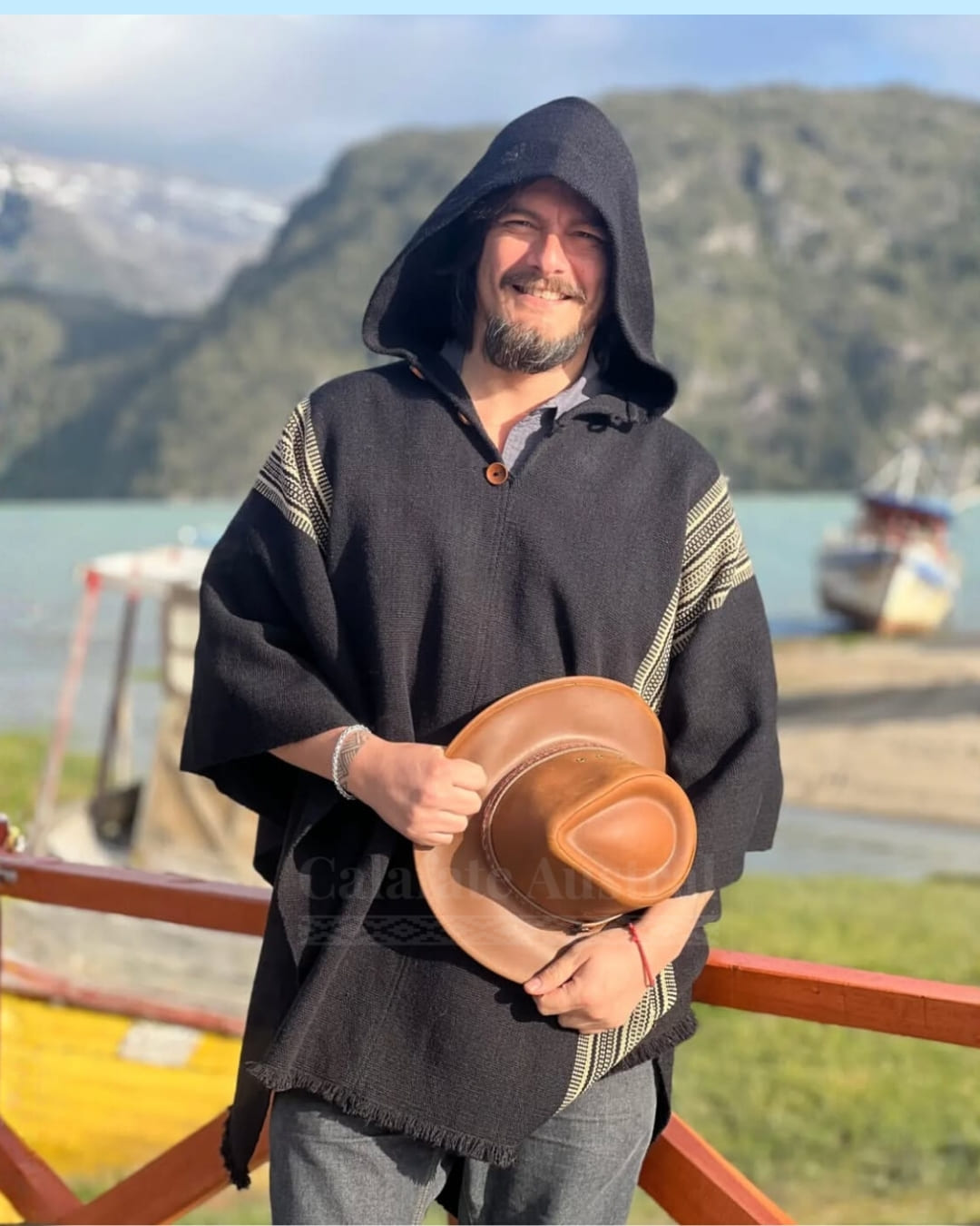 Poncho Queule | Negro