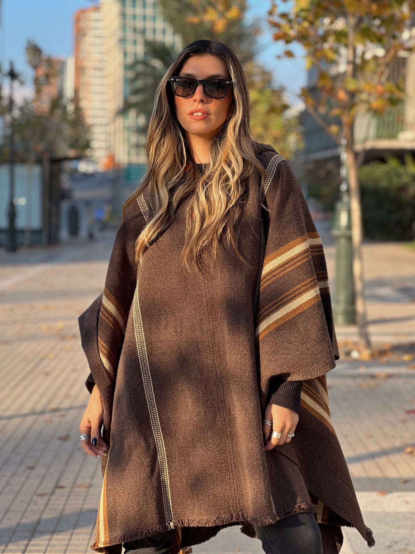 Poncho Arrayán Café Moro