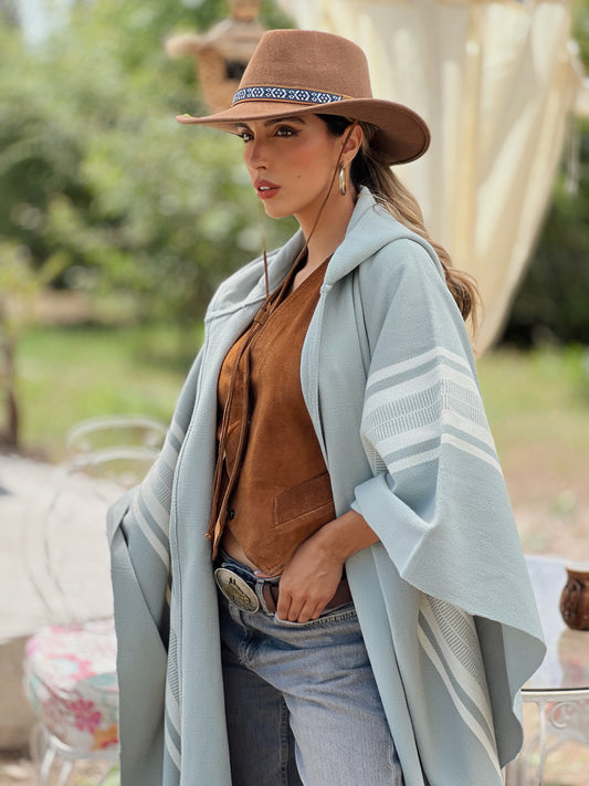 Ruana Copihue| Celeste y Blanco