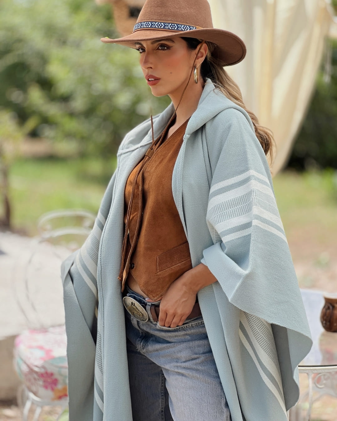 Ruana Copihue| Celeste y Blanco