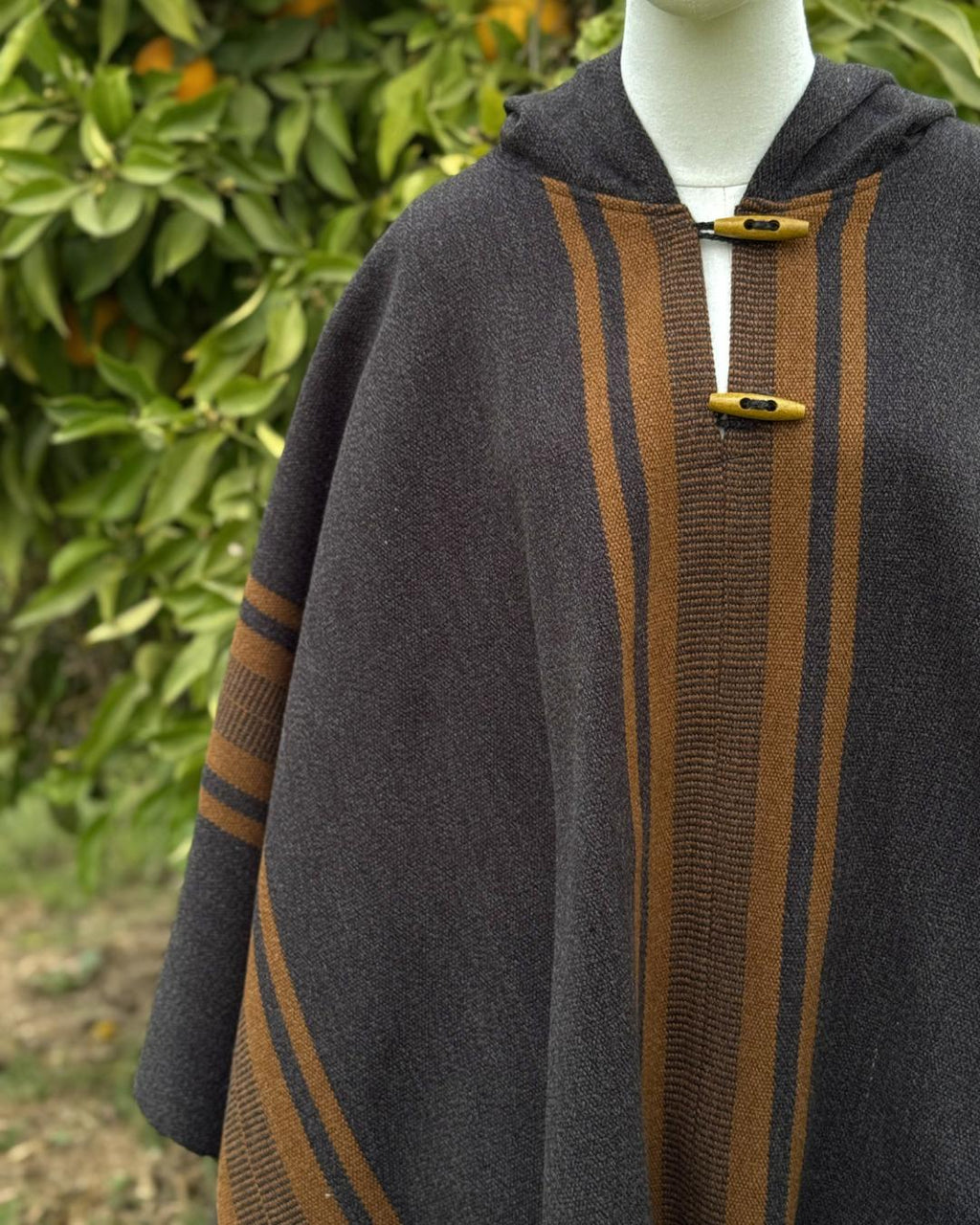 Poncho Coihue | Gris marengo y camel