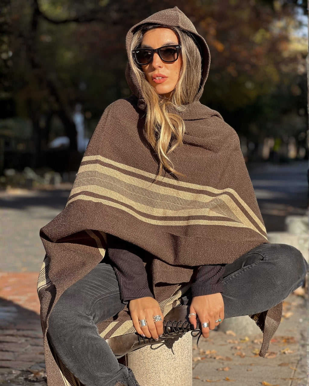 Ruana Copihue | Café moro y Beige