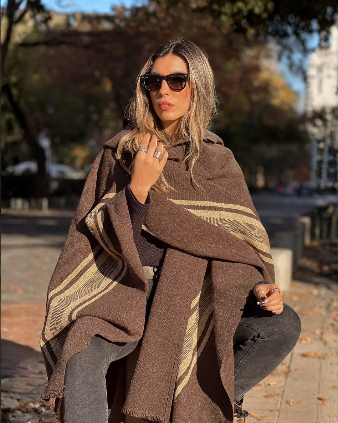 Ruana Copihue | Café moro y Beige