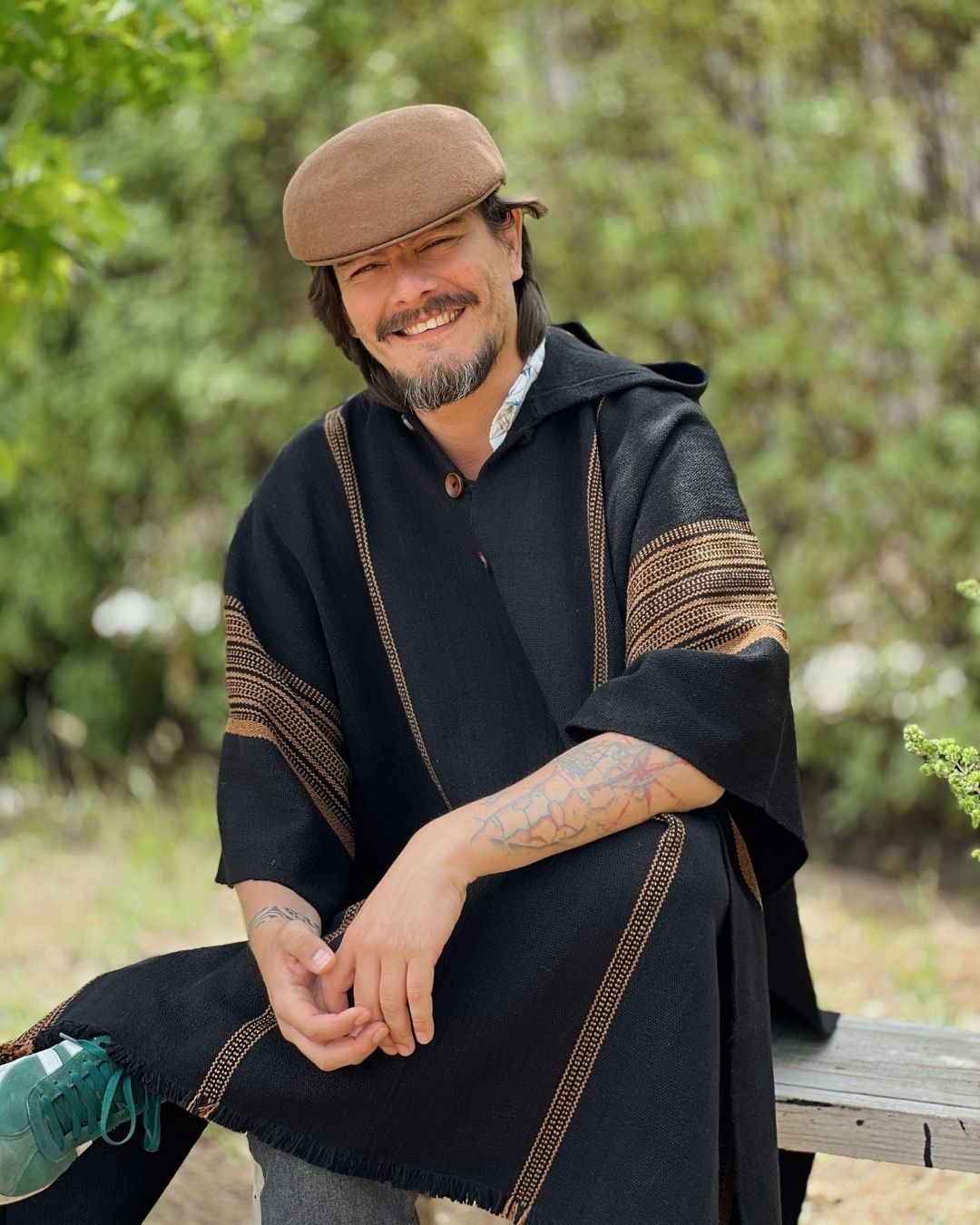 Poncho Arrayán | Negro y Camel