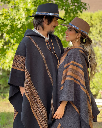 Poncho Arrayán | Negro y Camel