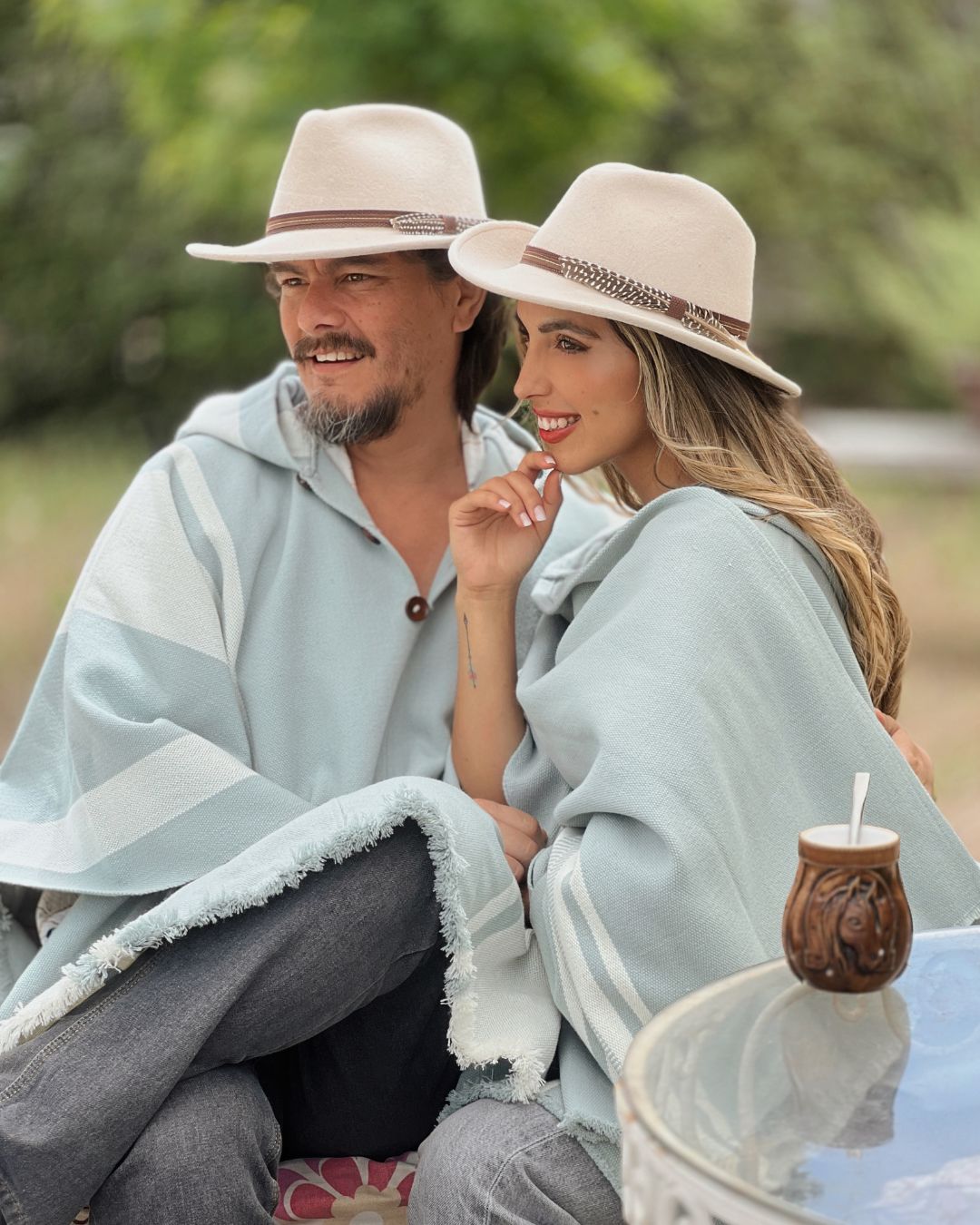 Poncho Ciprés | Celeste & Blanco