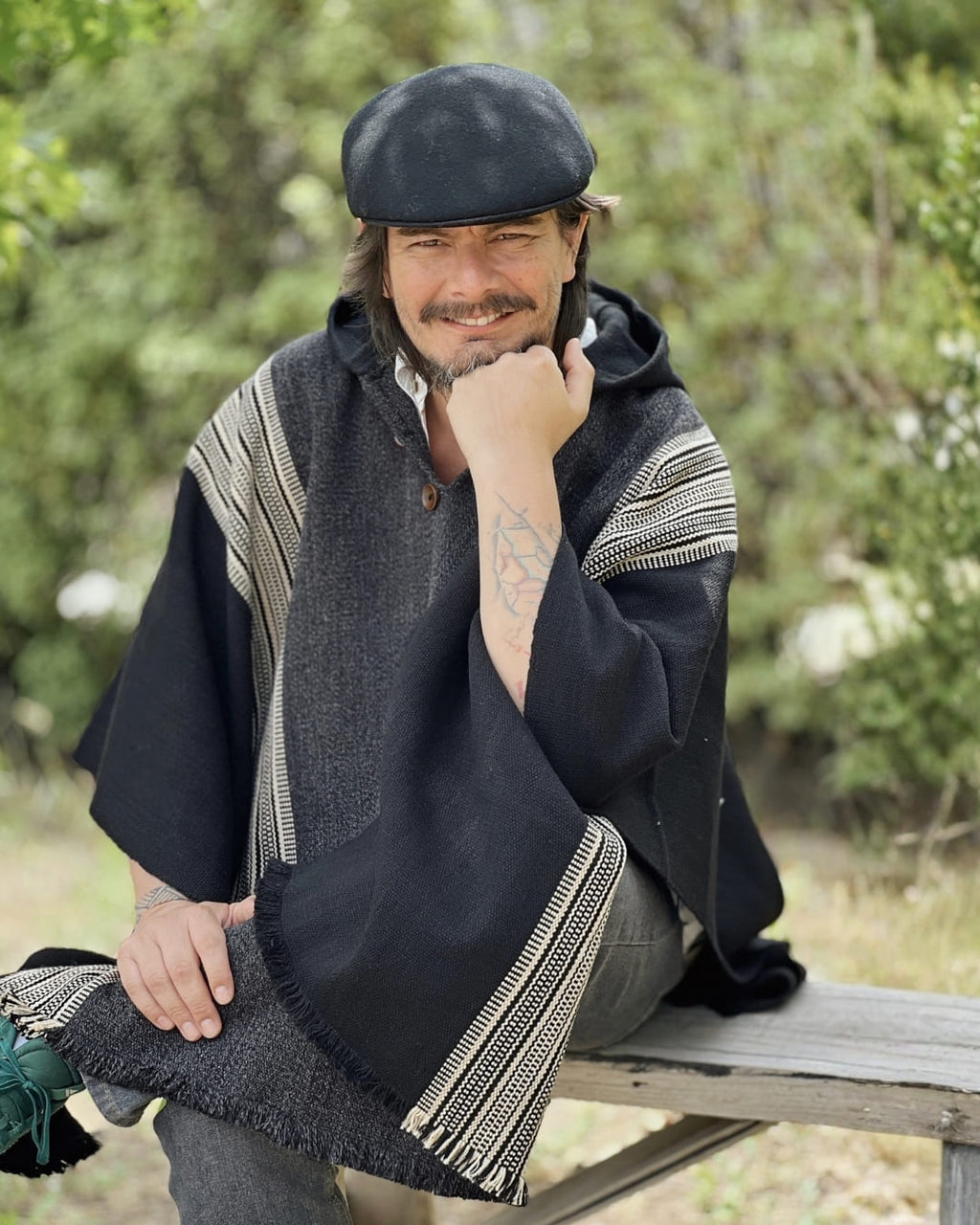 Poncho Queule | Negro & Gris marengo
