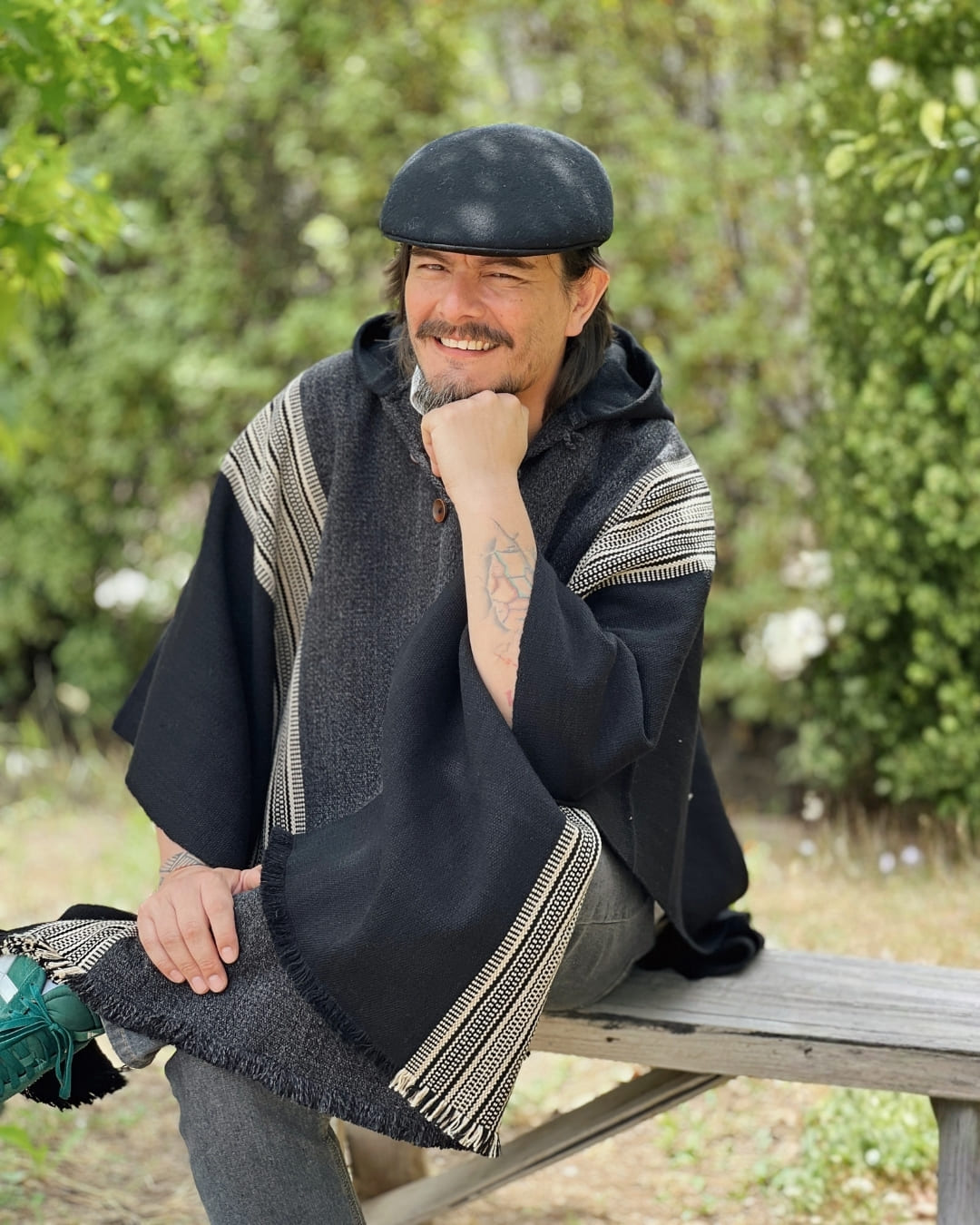 Poncho Queule | Negro & Gris marengo