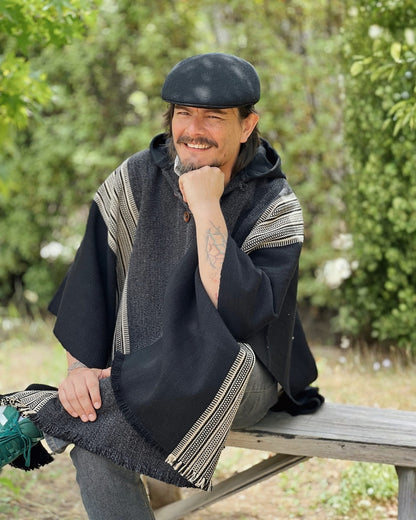 Poncho Queule | Negro & Gris marengo