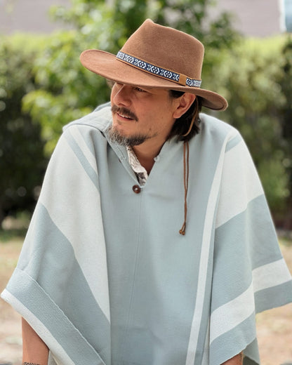 Poncho Ciprés | Celeste & Blanco