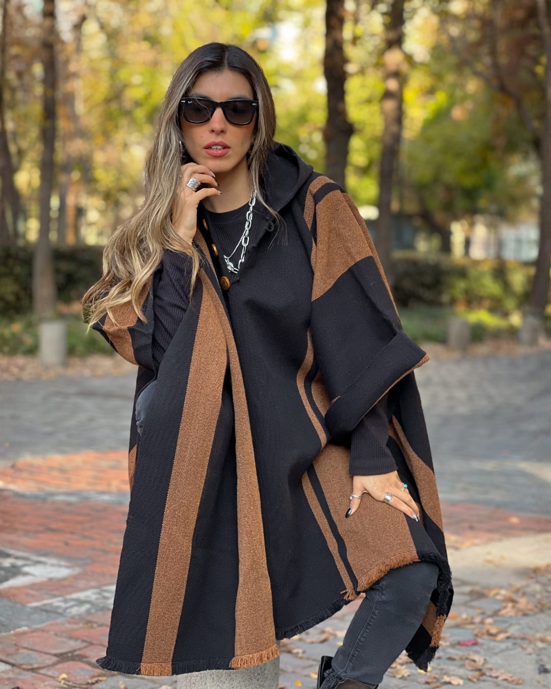 Poncho Ciprés | Negro y Camel