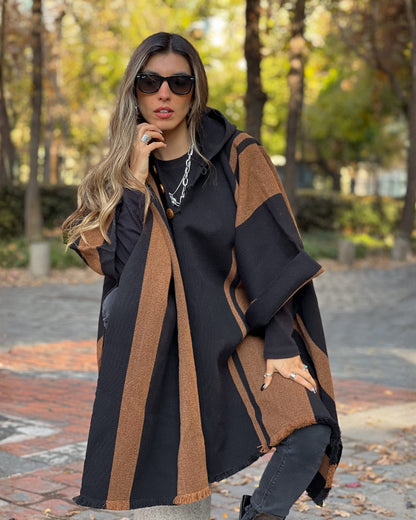 Poncho Ciprés | Negro y Camel