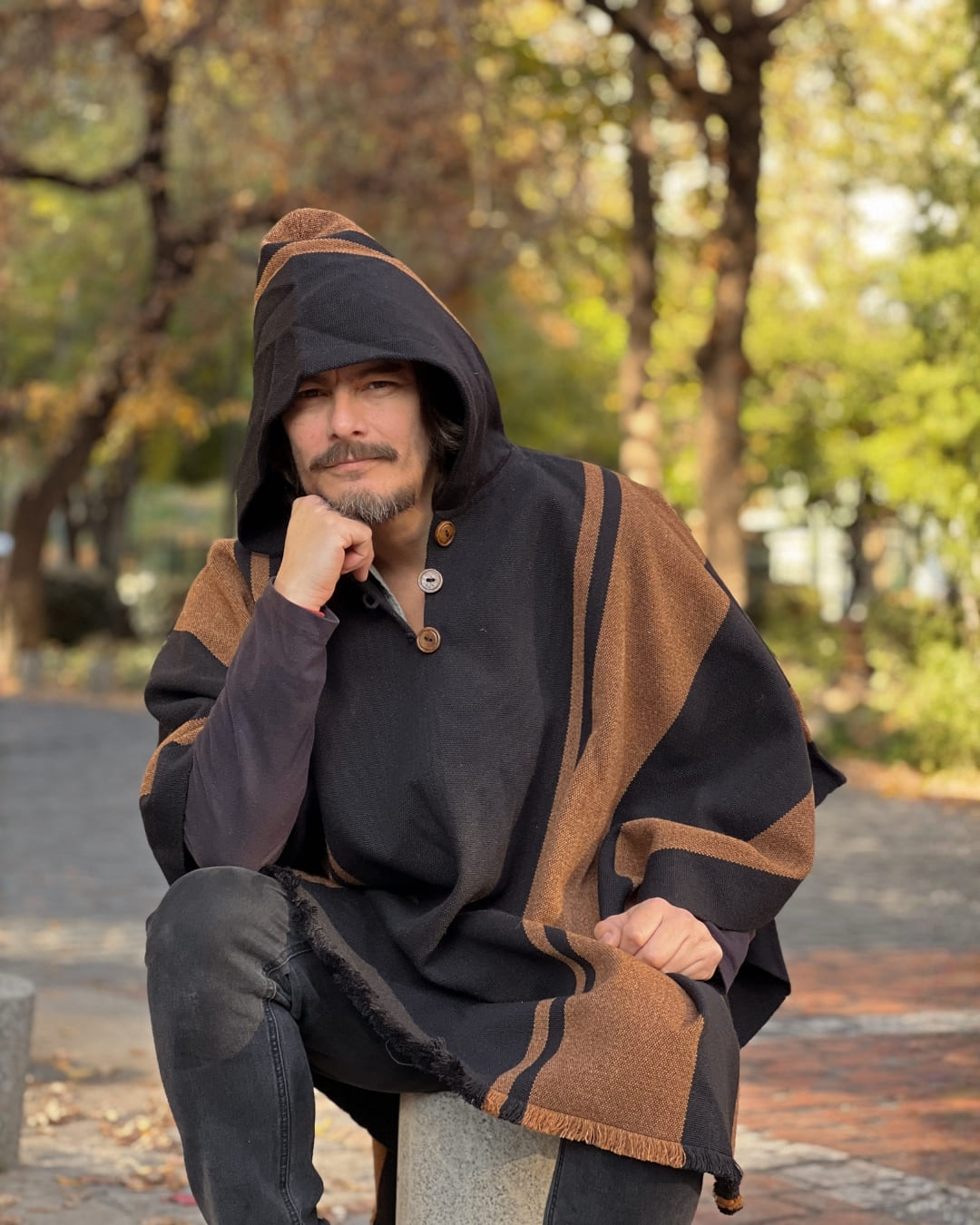 Poncho Ciprés | Negro y Camel