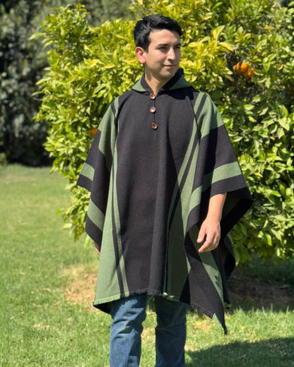 Poncho Ciprés | Negro y Verde