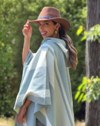 Poncho Ciprés | Celeste & Blanco