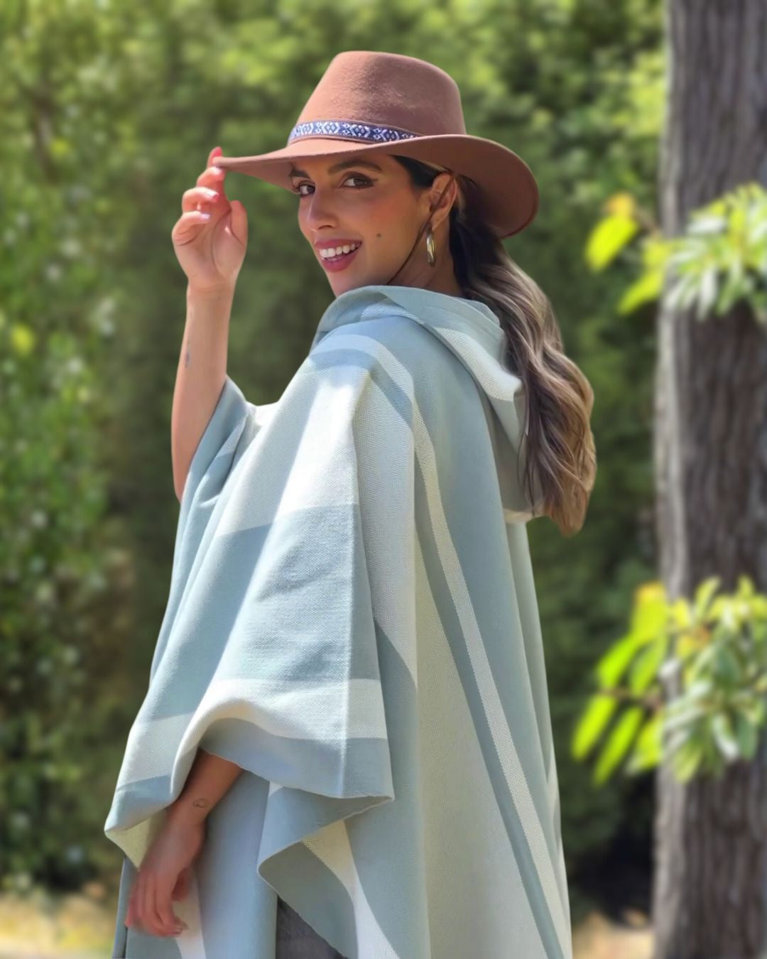 Poncho Ciprés | Celeste & Blanco