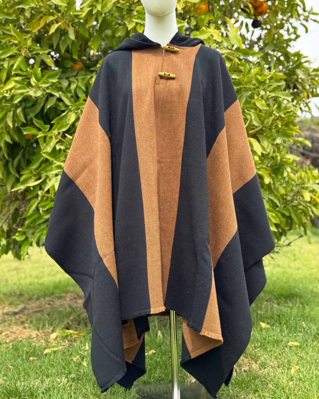 Poncho Lenga | Negro y Camel
