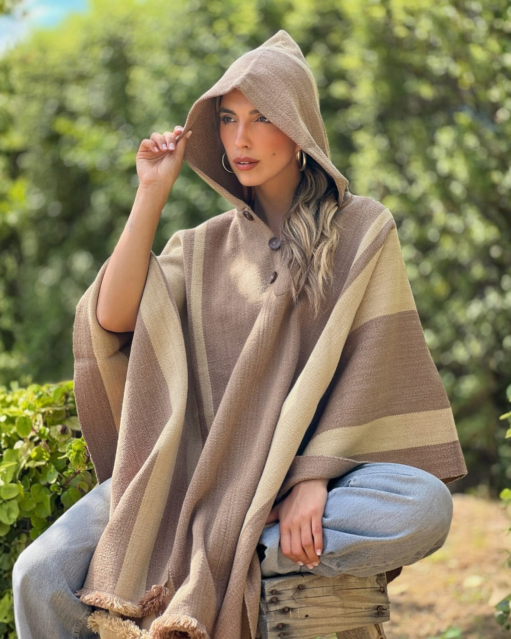 Poncho Ciprés | Té con leche y beige