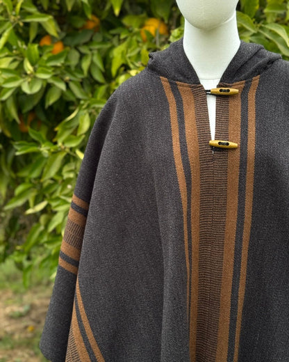 Poncho Coihue | Gris marengo y camel