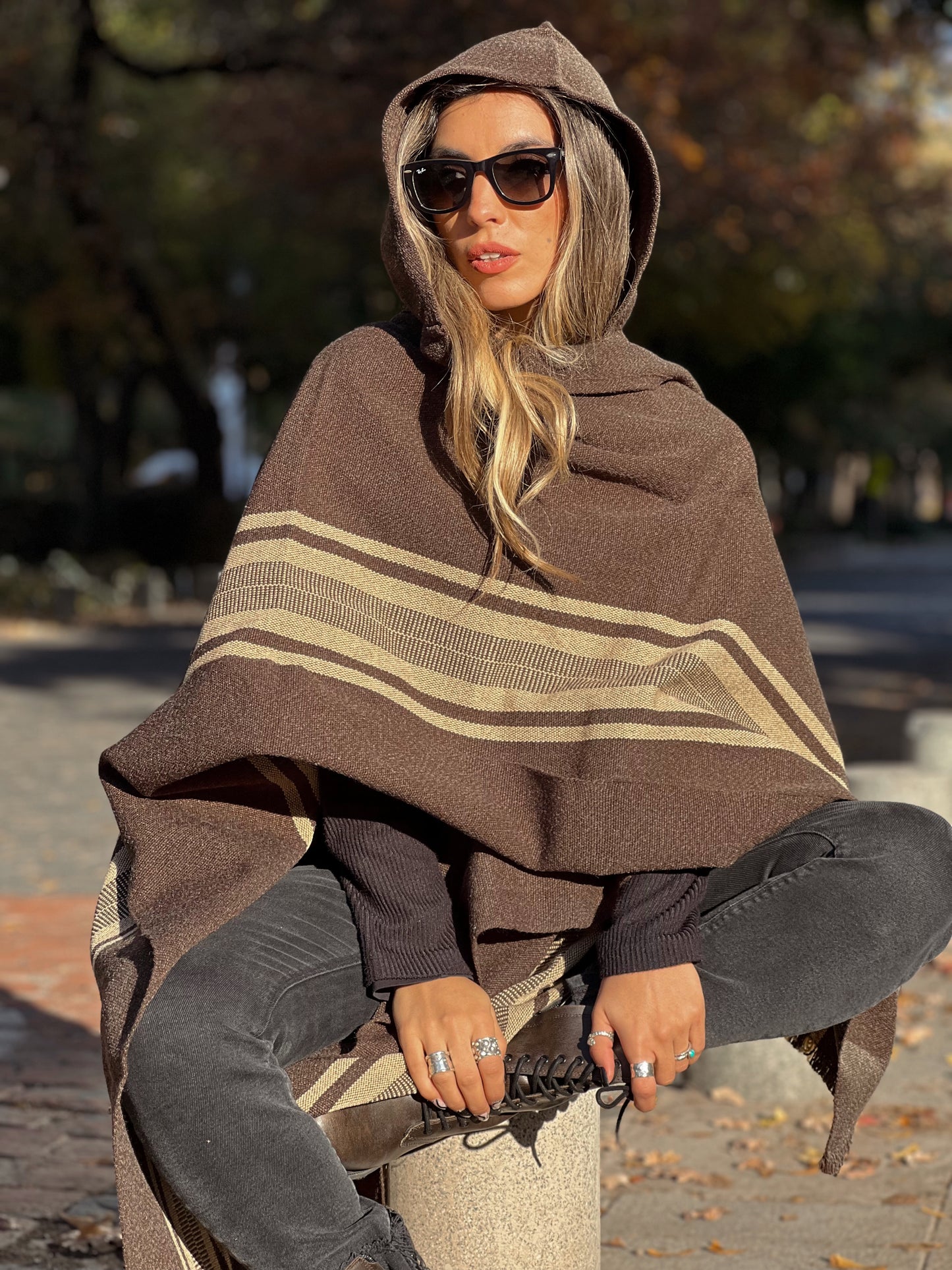 Ruana Copihue | Café moro y Beige