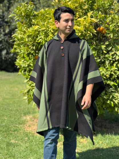 Poncho Ciprés | Negro y Verde