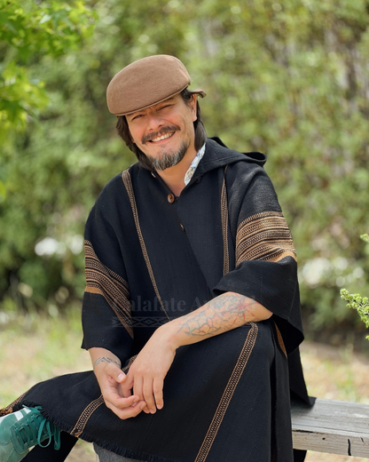 Poncho Arrayán Negro & Camel
