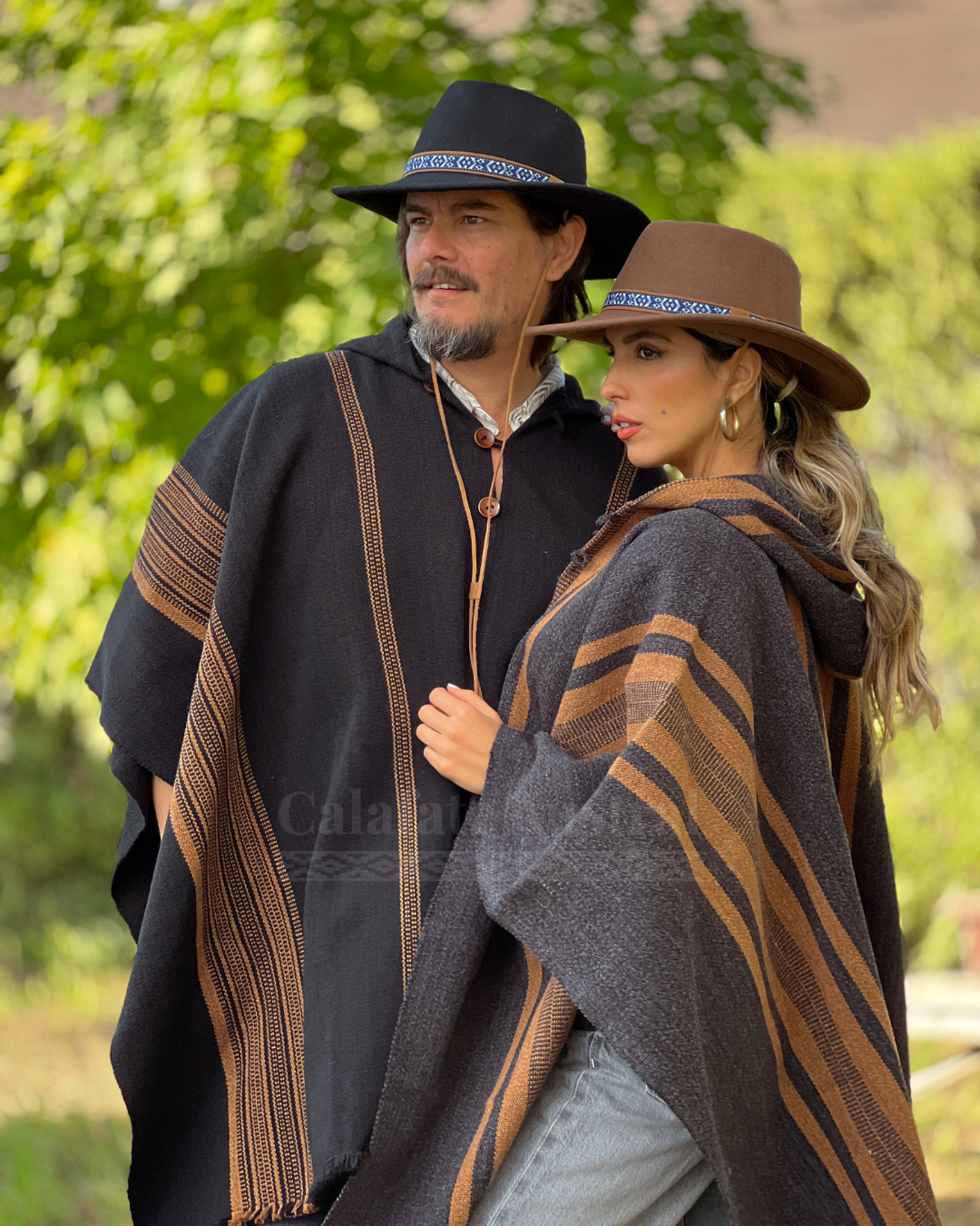Poncho Arrayán Negro & Camel