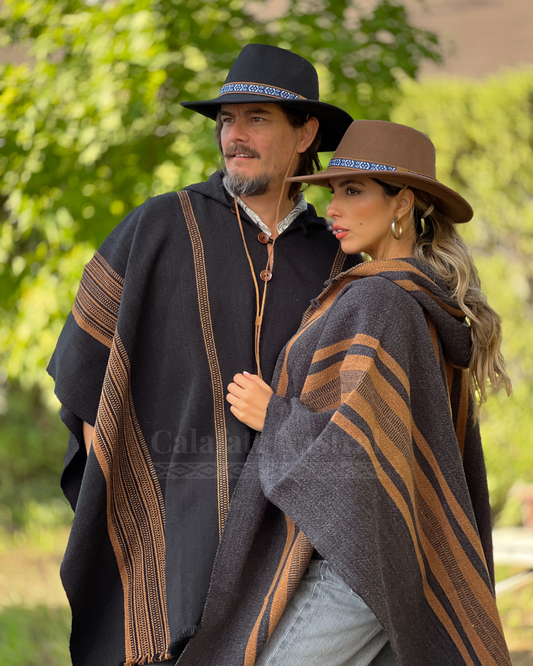 Poncho Arrayán Negro & Camel