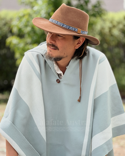 Poncho Ciprés Celeste & Blanco