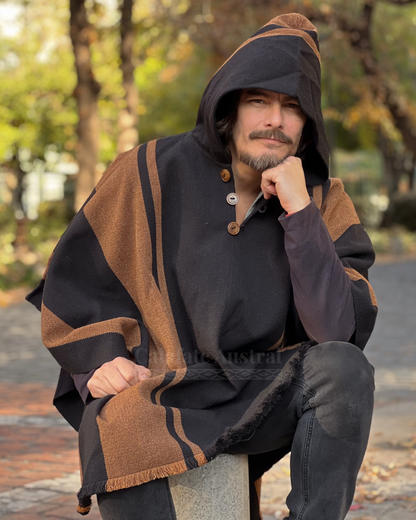 Poncho Ciprés Negro & Camel