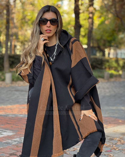 Poncho Ciprés Negro & Camel