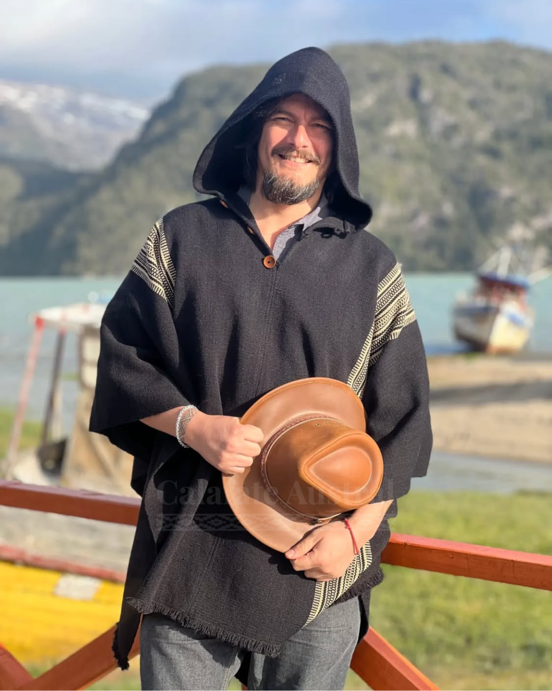 Poncho Queule - Negro