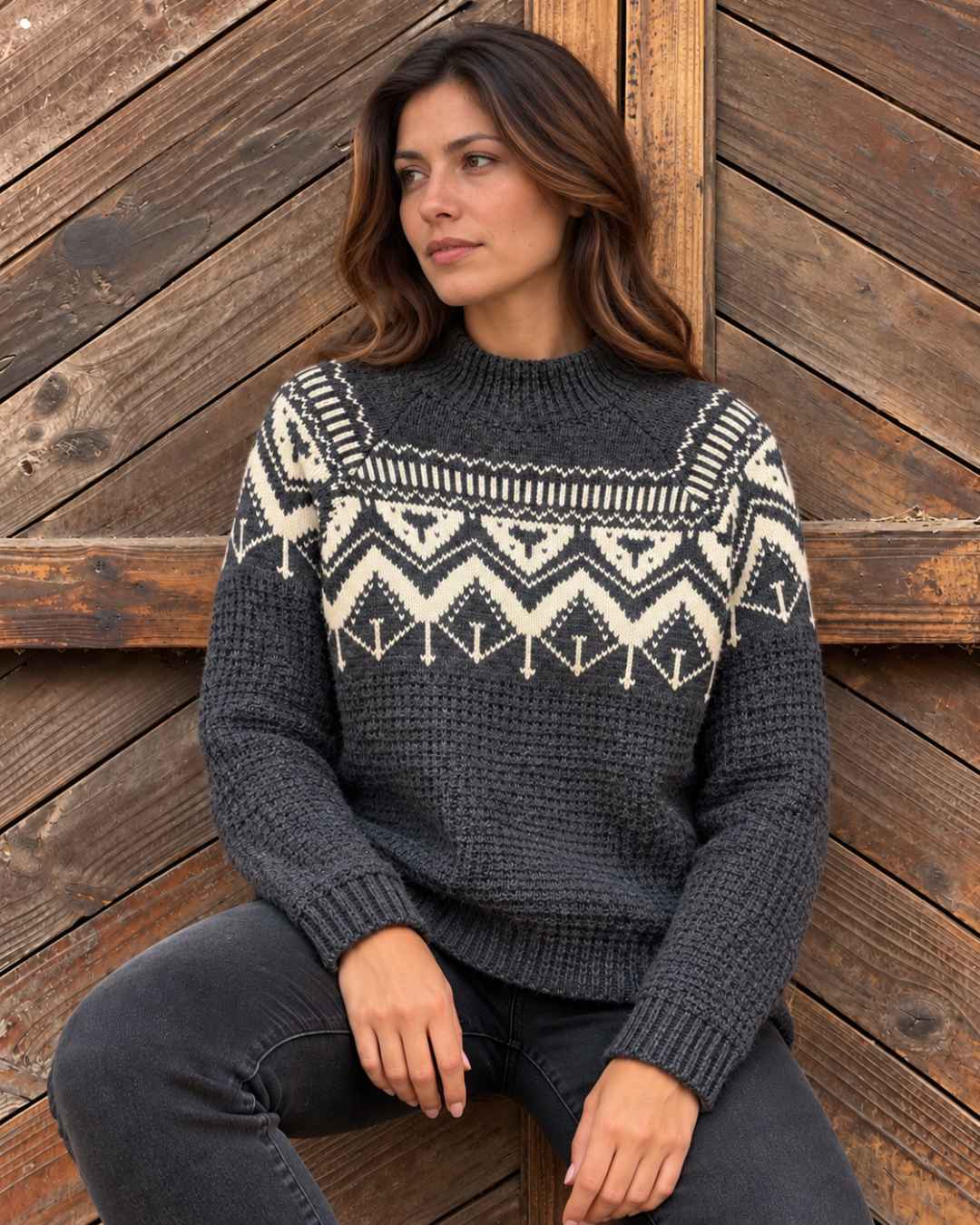 Mujer usando Chaleco Roble gris marengo de lana y algodón