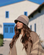 Gorro Loica Austral beige con visera en look invernal