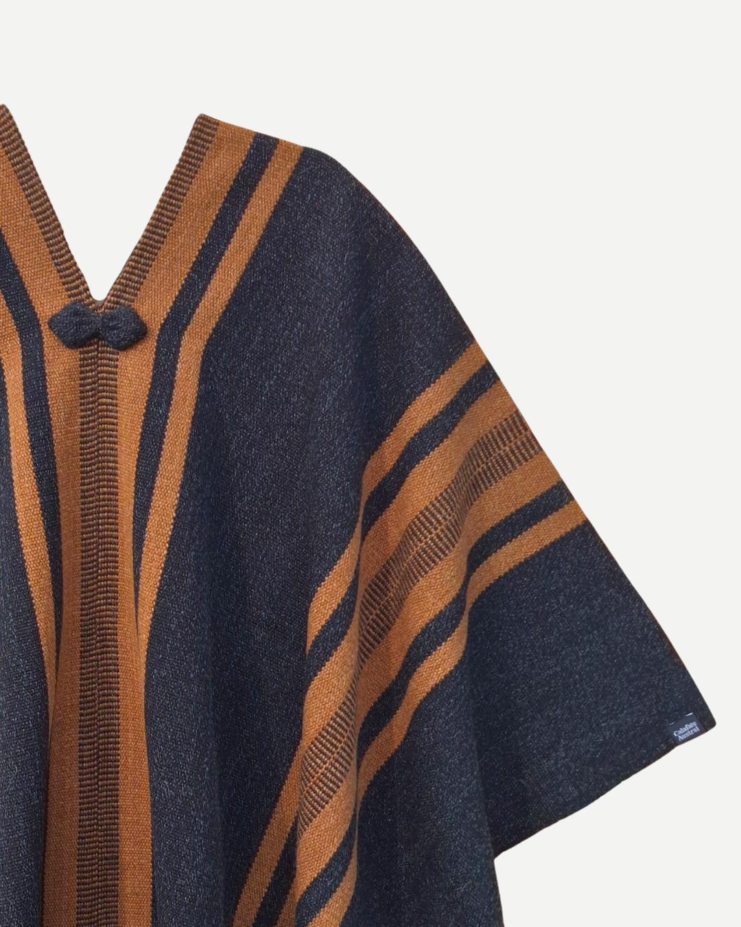 Detalle de Manta Boldo gris marengo y camel tejida en telar de 2 pedales
