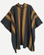 Poncho Alerce gris marengo y camel tejido a mano en lana de oveja y alpaca con capucha