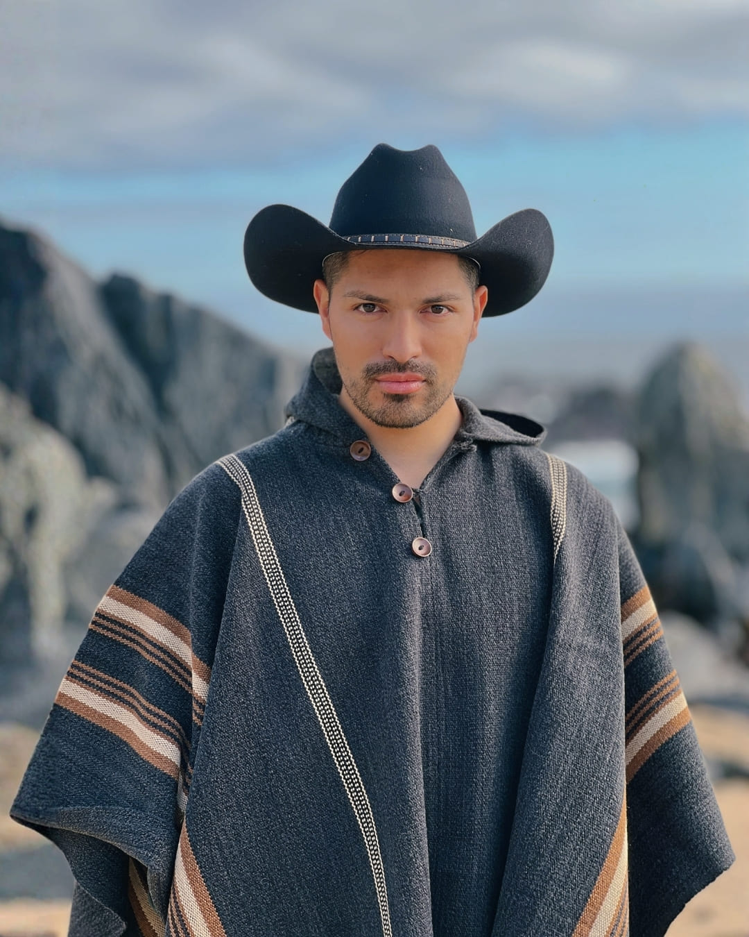 Poncho Arrayán | Gris Marengo Trama Camel - Calafate Austral