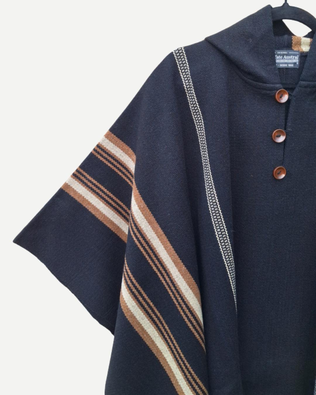 Poncho Arrayán | Negro Trama Camel - Calafate Austral