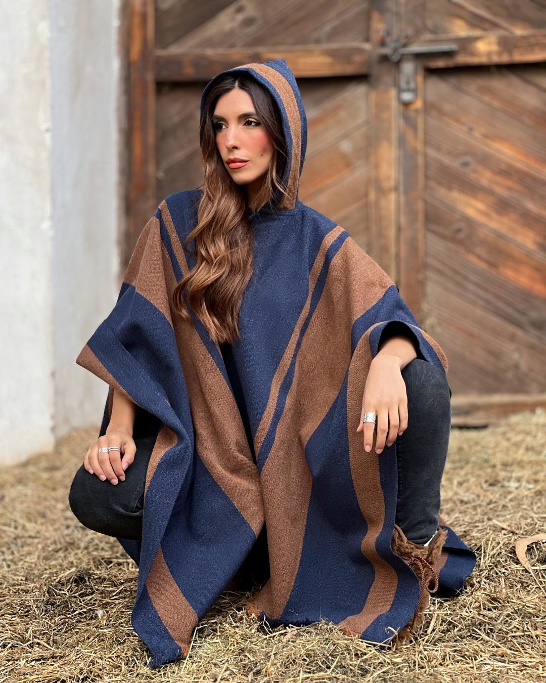 Poncho Ciprés | Azul y Camel - Calafate Austral
