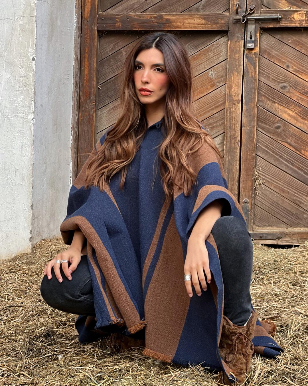Poncho Ciprés | Azul y Camel - Calafate Austral