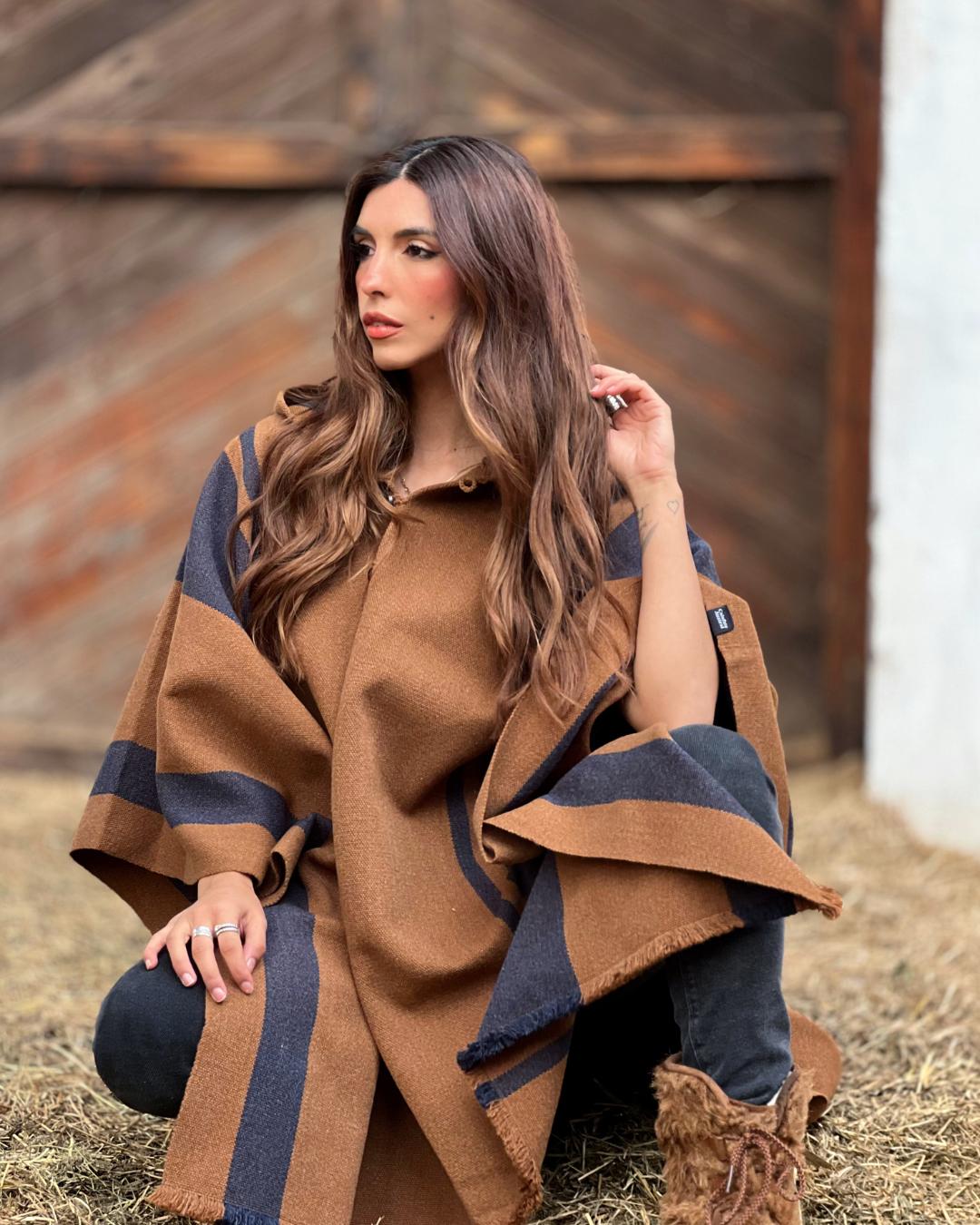 Poncho Ciprés | Camel y Azul - Calafate Austral