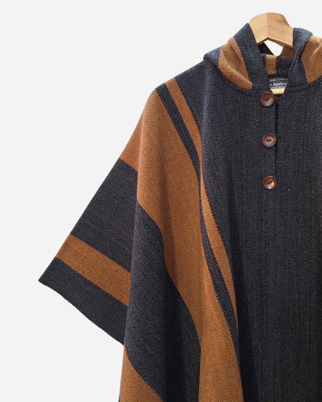 Poncho Ciprés | Gris marengo y camel - Calafate Austral