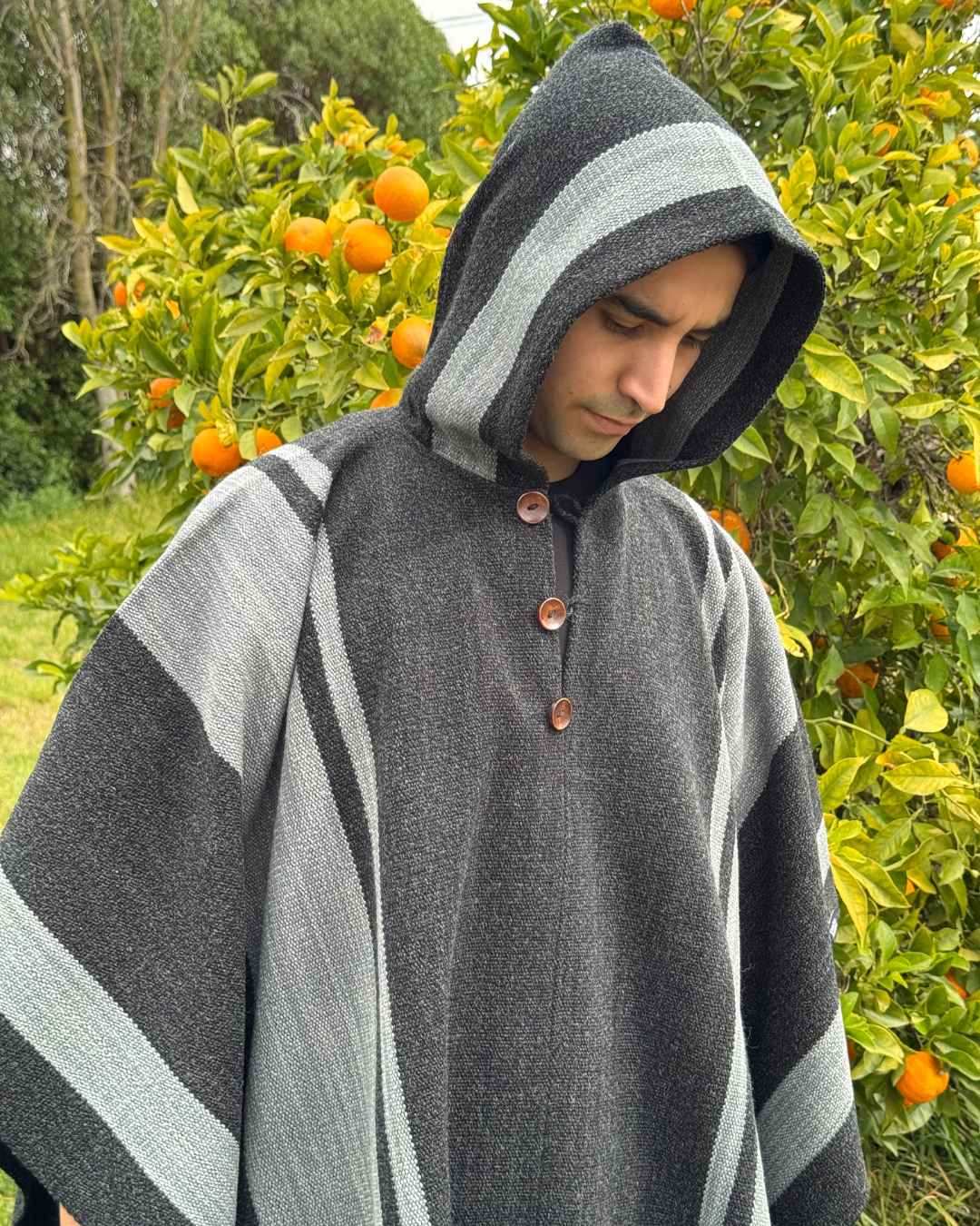 Poncho Ciprés | Gris Marengo y Plata - Calafate Austral