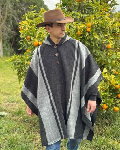 Poncho Ciprés | Gris Marengo y Plata - Calafate Austral