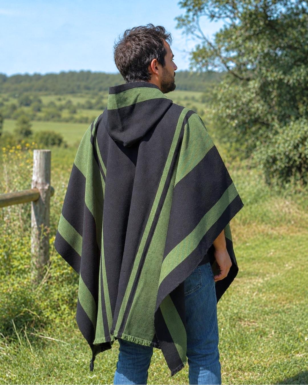 Poncho Ciprés | Negro y Verde - Calafate Austral