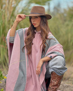 Poncho Ciprés | Rosado y Gris - Calafate Austral