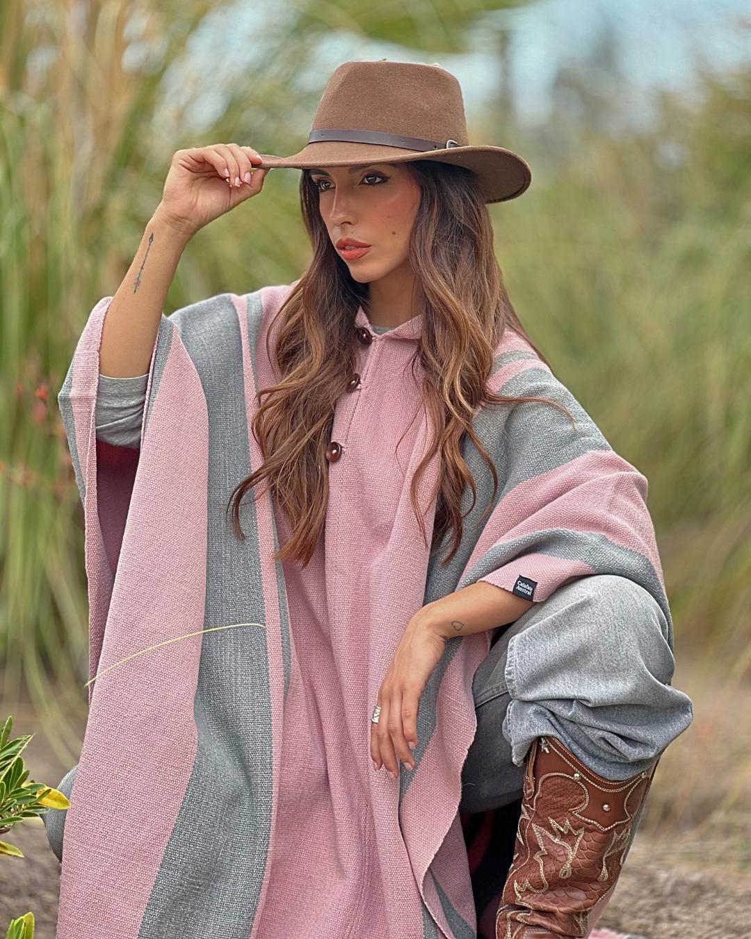 Poncho Ciprés | Rosado y Gris - Calafate Austral