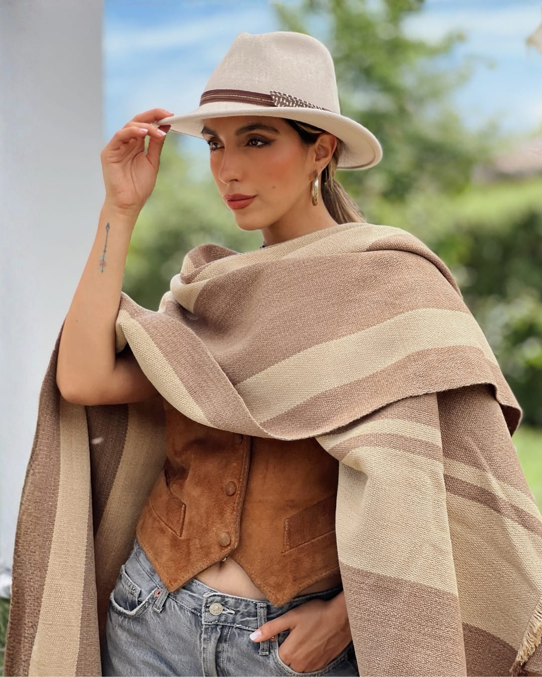 Poncho Ciprés | Té con leche y beige - Calafate Austral